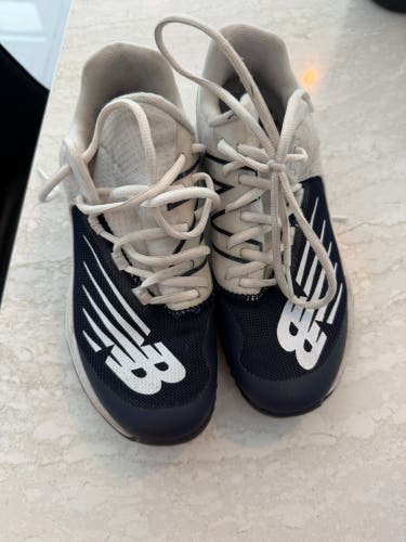 Blue Unisex 5.5Y (Big Kids / Youth) Youth New Balance Shoes (Used)