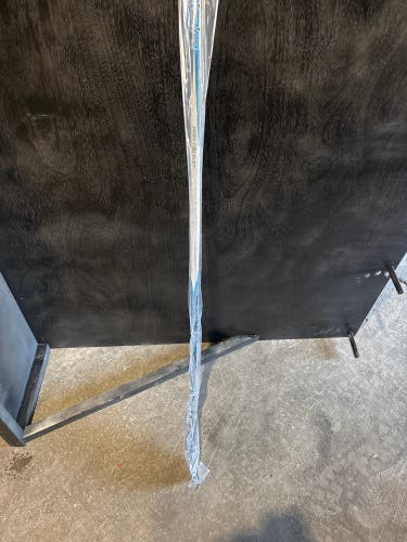 Junior Bauer Right Handed Hockey Stick P28 30 Flex (New)