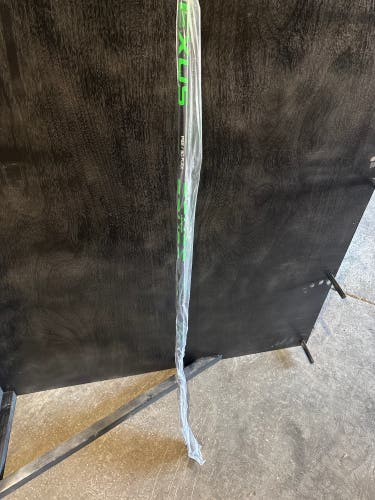 Junior Bauer Right Handed Hockey Stick P92 30 Flex (New)