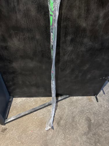 Junior Bauer Right Handed Hockey Stick 30 Flex (New)