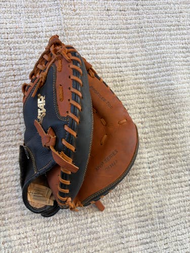 RH All Star CM3030 RH Catcher's Glove 32.5" (Used)
