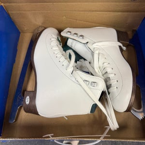 Riedell Figure Skates B (Medium / Regular Width)