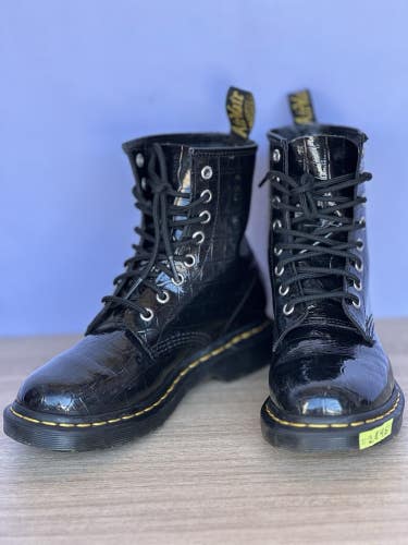 #2846 Doc Martens 1460 Black Croc Embossed Patent Leather Boots US 6