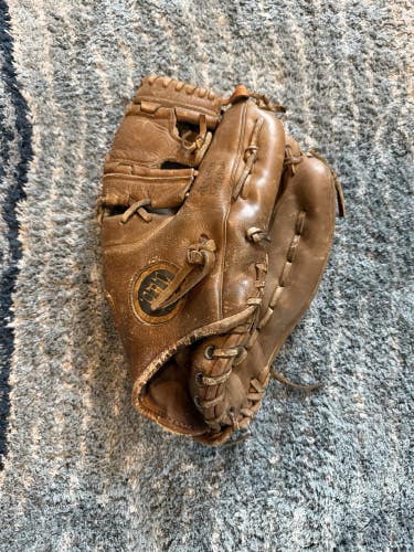 Vintage Wilson A9820 Right-Hand Baseball/Softball Glove 11.5"