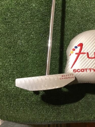 Titleist Scotty Cameron Futura Long Center Shafted Putter 48" Broomstick RH