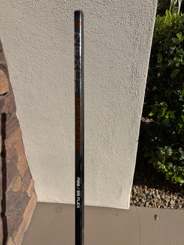 Intermediate Bauer Nexus Havok Right Handed Hockey Stick P28 55 Flex (Used)
