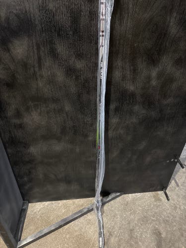 Intermediate Bauer Vapor Hyperlite 2 Left Hand Hockey Stick P92 65 Flex (New)