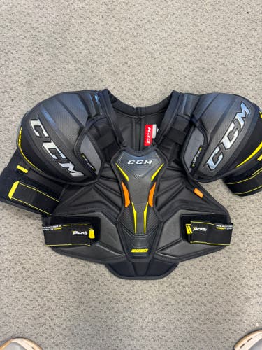 LIKE NEW Medium Senior CCM Tacks 9080 Shoulder Pads (Used)