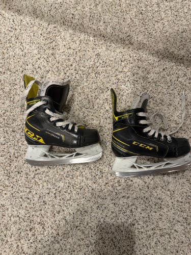 Used Youth CCM Regular Width 10 Super Tacks Hockey Skates