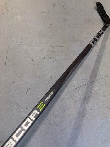 CCM Trigger 2PMT Pro Stock Hockey Stick Grip 75 Flex Left P40M Curve 7295