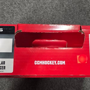 CCM Tacks XF 70 Hockey Skates Junior Regular Width Size 2.5 (New)