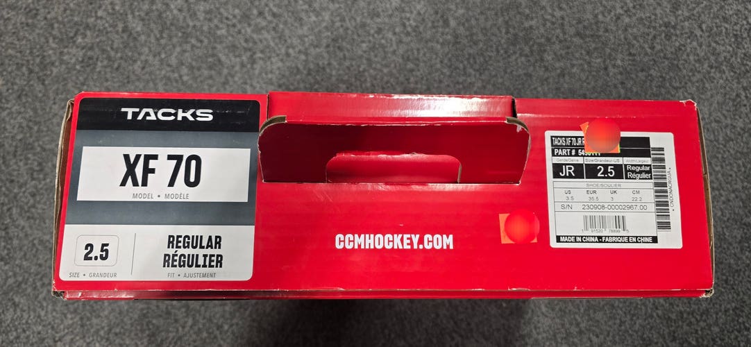 CCM Tacks XF 70 Hockey Skates Junior Regular Width Size 2.5 (New)