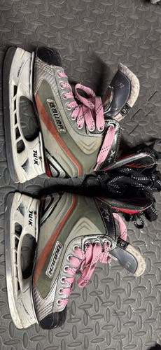 2011 Bauer Vapor X4.0 Hockey Skates Regular Width Size 3.5 (Used)