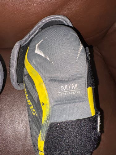 Senior Medium Bauer Supreme 150 Elbow Pads (Used)