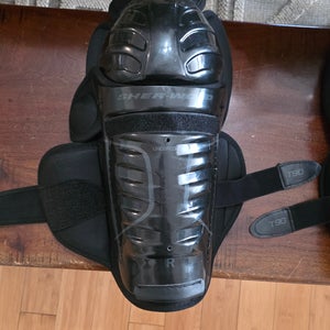 Sherwood T90 Shin pads – 13” Senior – Like New (Used)