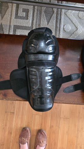 Sherwood T90 Shin Guards – 13” Senior – Like New (Used)