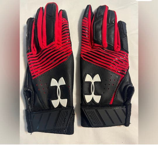 Youth Small Under Armour clean up Batting Gloves (Used)