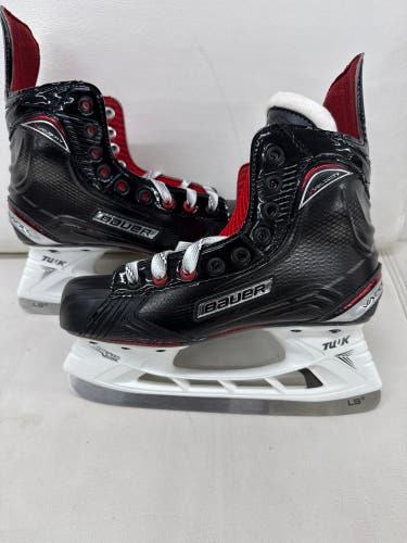 2017 Bauer Vapor XVelocity Hockey Skates Regular Width Size 1.5 (New)
