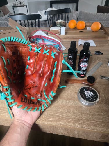 Wilson RH A2211 Baseball Glove 12" (Used)