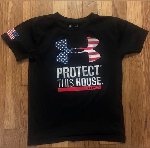 Black Small Boys Under Armour Shirt (Used)