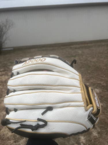 Wilson A2000 RH Outfield Softball Glove 12.5" (Used)