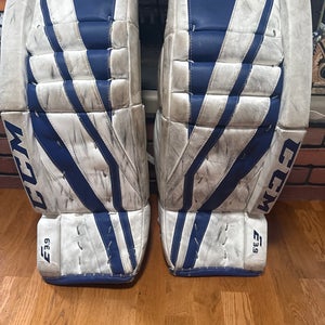 30" 2017 CCM Extreme Flex 3.9 Goalie Leg Pads (Used)