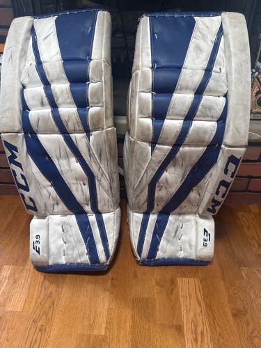 30" 2017 CCM Extreme Flex 3.9 Goalie Leg Pads (Used)