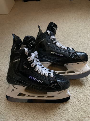 Black 2022 Bauer Supreme Mach Hockey Skates Size 5 (Used)