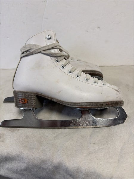 Girls Junior Size 3 Riedell Figure Ice Skates. White