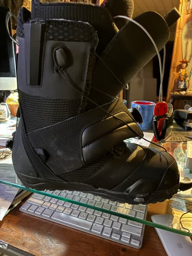 Men's Size M 11.5 (W 12.5) Burton Ion Snowboard Boots Stiff Flex All Mountain (Used)