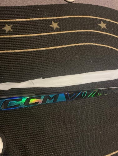 Senior CCM Vizion Left Hand Hockey Stick P28 85 Flex (New)