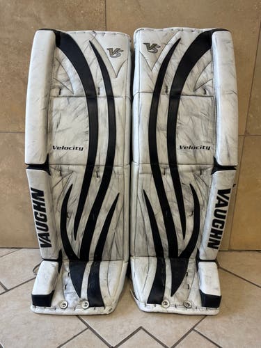 36" 2012 Vaughn Velocity V5 7490 Goalie Leg Pads (Used)