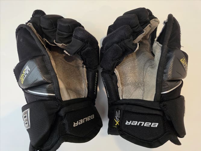 Bauer Supreme Ultrasonic Gloves 13" (Used)