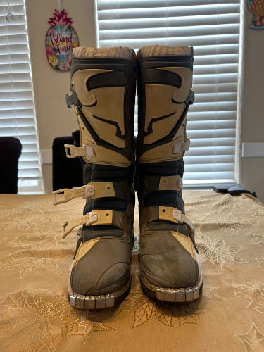 THOR QUADRANT Motorcross boots dirt bike/ ATV Off Road Womens Size White Women's Size M 9.0 (W 10.0)
