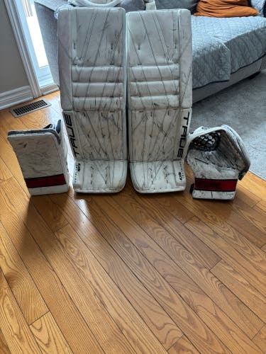 34" 2023 True 9X3 Regular Goalie Full Set (Used)