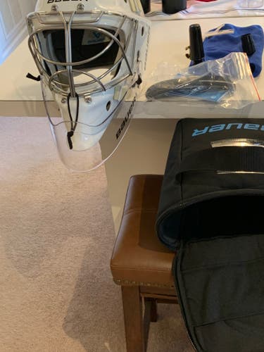 Senior Large 2025 Bauer 950 Goalie Mask (New)