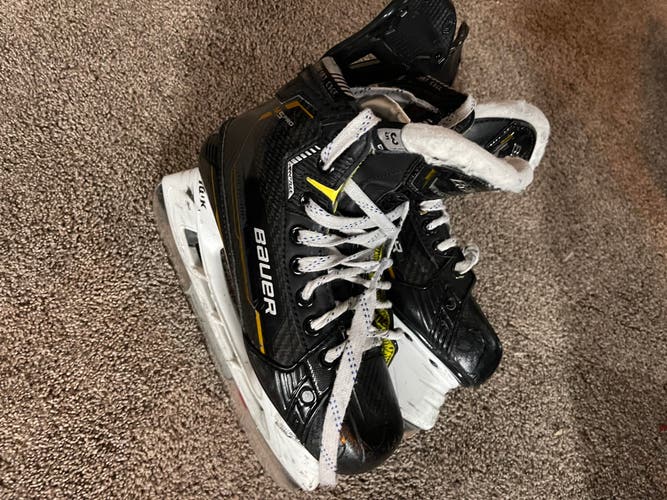 Black/Yellow 2022 Bauer Supreme M5 Pro Hockey Skates Size 3.5 (Used)