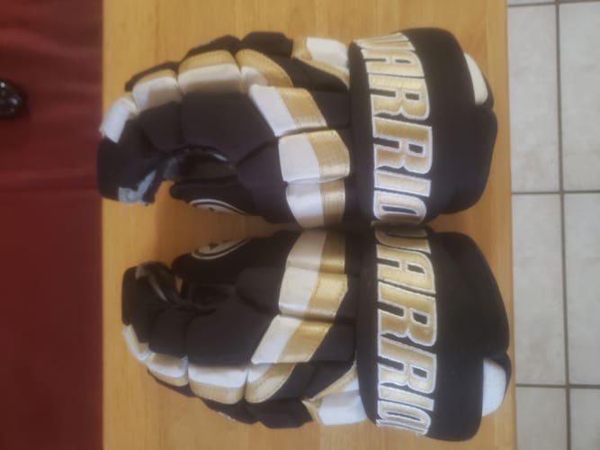 Warrior Covert DT2 Hockey Gloves