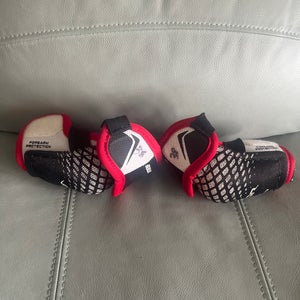 Youth Medium Bauer Vapor Lil Rookie Elbow Pads (Used)