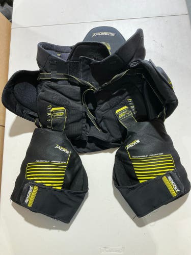 CCM Super Tacks Pro Stock Hockey Girdle Medium (Used) 60583