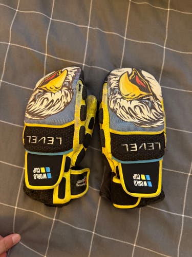 Black Small / Medium Adult Unisex Level Gloves (Used)