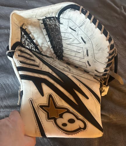 INT BRIANS OPTIK X2 GOALIE GLOVE - white/black used