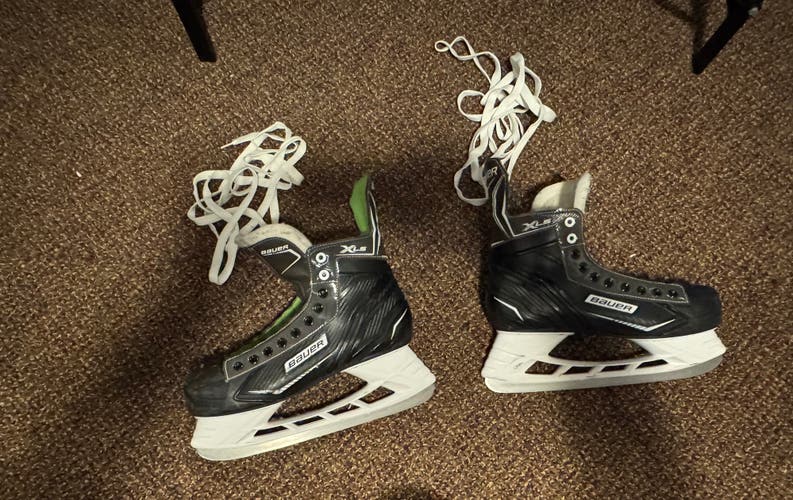Bauer XLS Hockey Skates Regular Width 10.5 (Used)