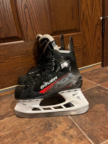 Black 2022 Bauer Vapor X3 Hockey Skates Regular Width Size 6 (Used)