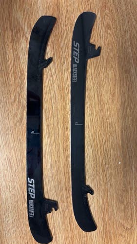 CCM Black Step Steel 263 mm (Used)