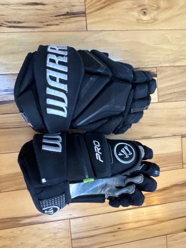 Warrior Pro Gloves 11" (Used) Black Junior