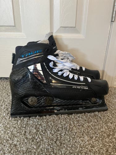 2024 True One Piece Hockey Goalie Skates Regular Width Pro Stock 9.5 (Used)