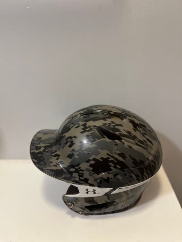 Under Armour Baseball Helmet Camo 6.5-7.5 Hat Size UABH2-100