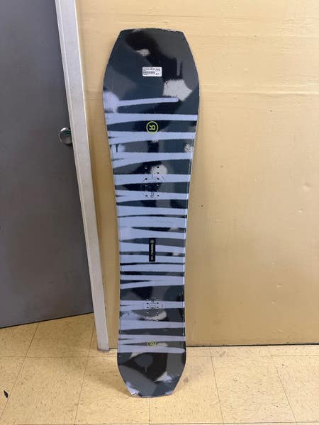 Ride Twinpig Snowboard 142 cm (Used) | SidelineSwap | Buy Ride Twinpig Snowboard 142 cm (Used) | SidelineSwap | Buy