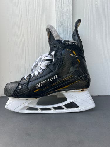 Black 2022 Bauer Supreme M5 Pro Hockey Skates 6.5 (Used)